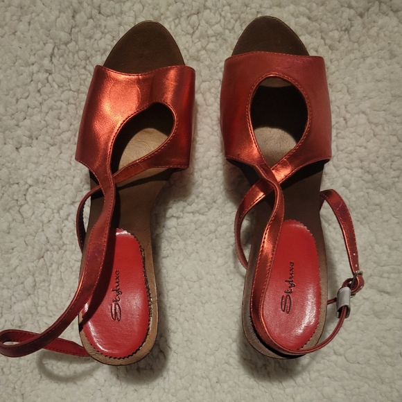 🔥HP🔥11-19-24🔥WOMENS STYLUXE WEDGE PLATFORM HEELS RED WITH ANKLE STRAP SIZE 9 - Picture 2 of 10